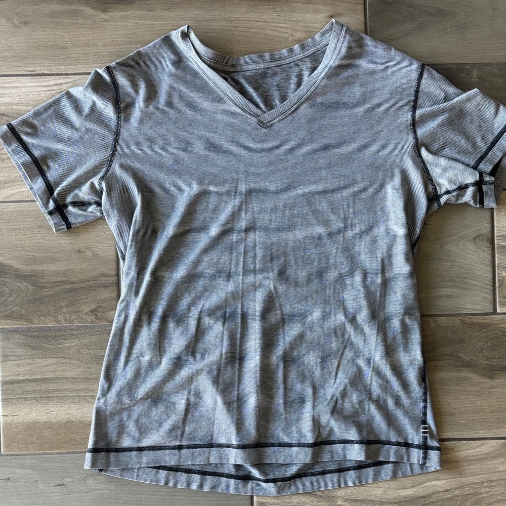 Lulu Lemon rare Gray V-Neck,  Large.
